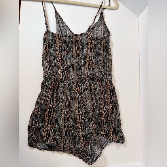 Romper - Picture 3 of 4